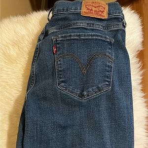Women’s Levi classic straight . Size 8s good shape!
